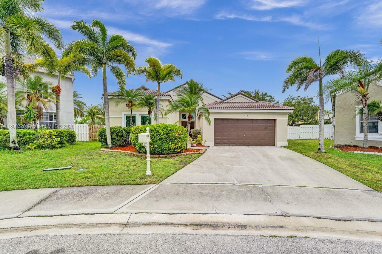 Property Photo: 1063 Cedar Falls Dr 1063 FL 33327