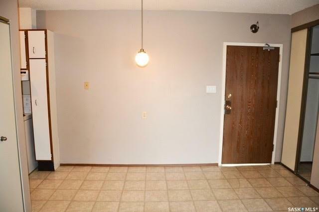 Property Photo: 802B Kingsmere Boulevard 303 SK S7J 4B7