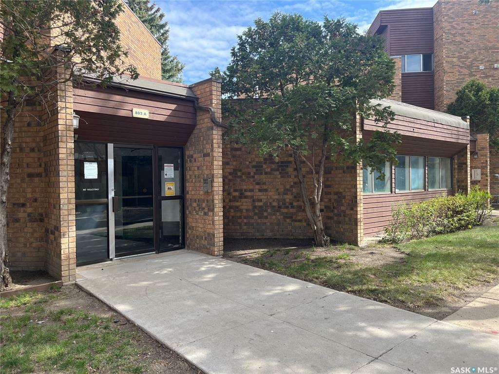 Property Photo: 802A Kingsmere Boulevard 303 SK S7J 4C4
