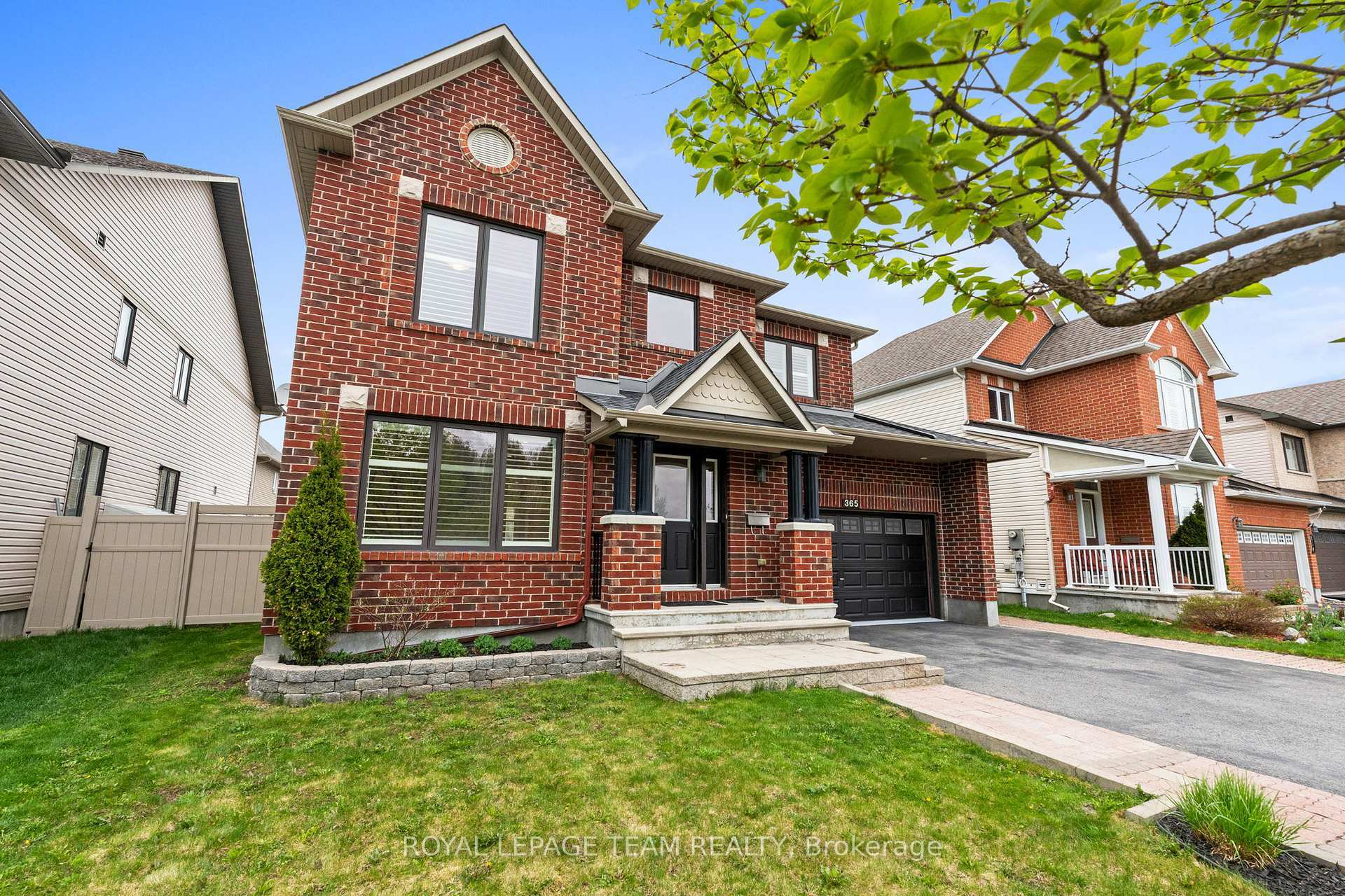 Photo de la propriété: 365 Langrell Crescent ON K2J 5R8