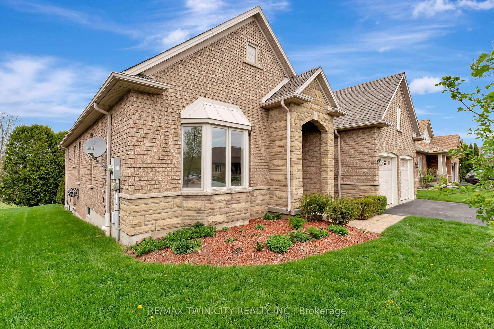Photo de la propriété: 32 Cobblestone Drive ON N3L 4G1