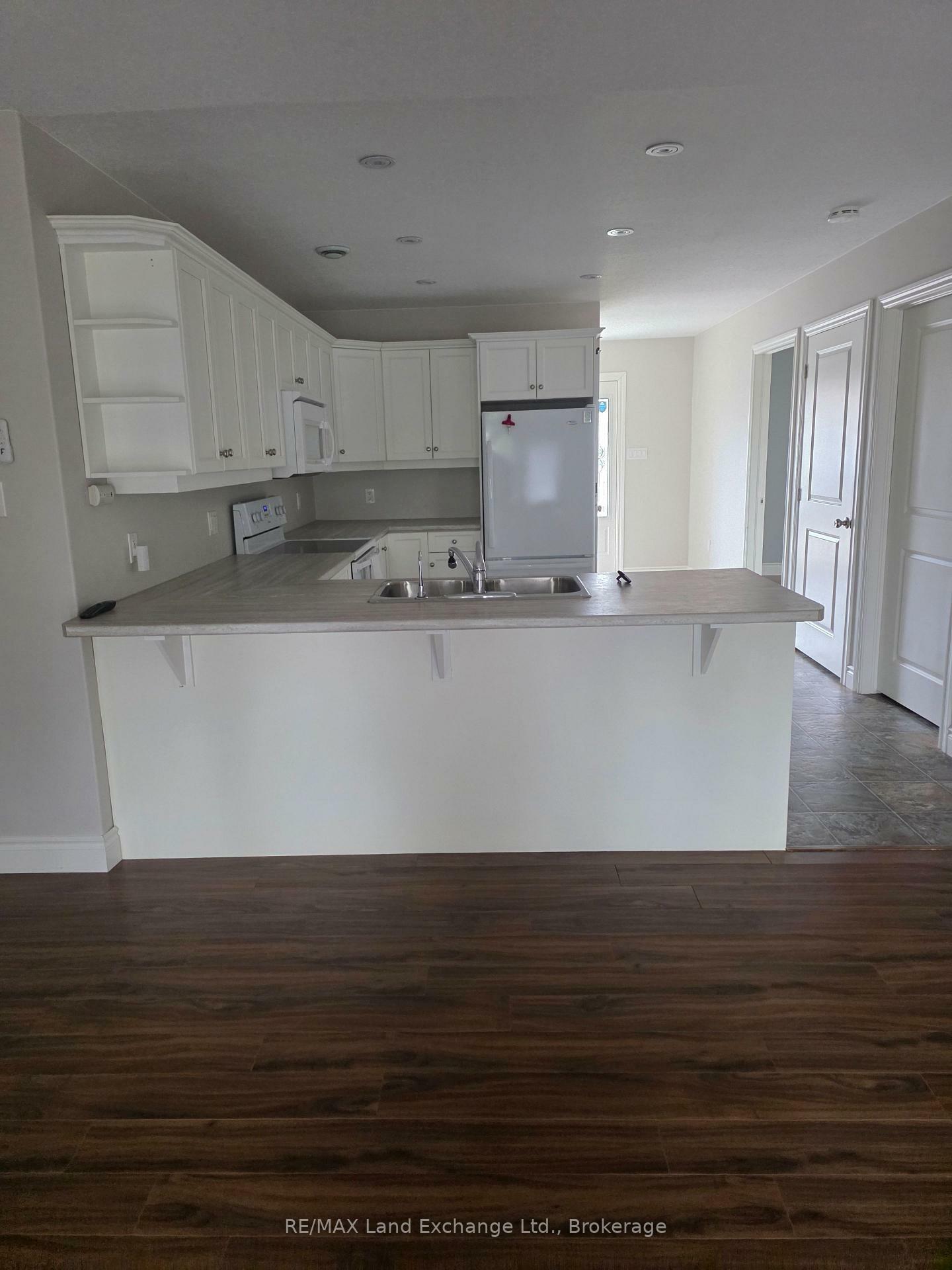 Property Photo: 264 Saratoga Road 1 ON N2Z 0C8