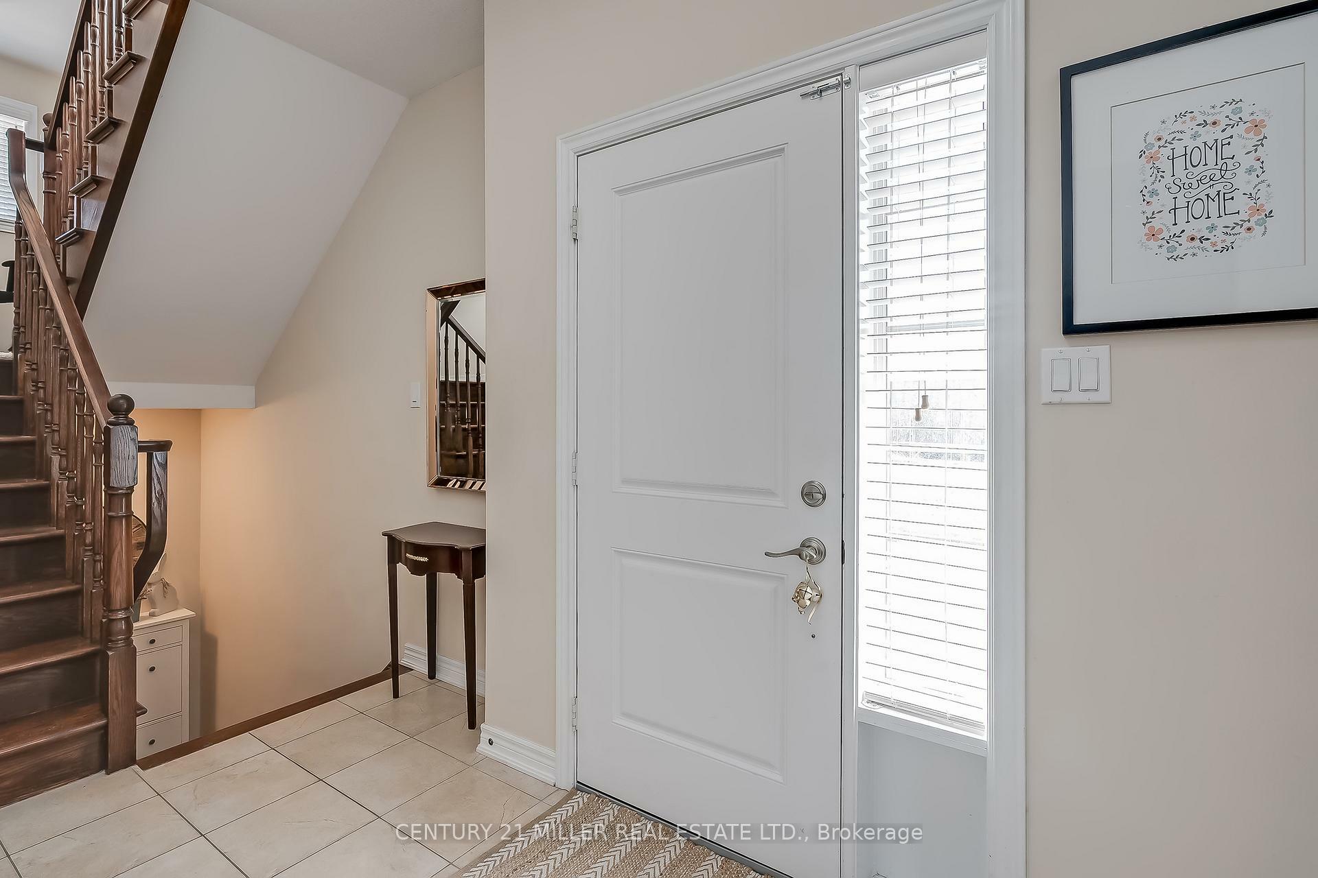Photo de la propriété: 45 Seabreeze Crescent 19 ON L8E 5C8