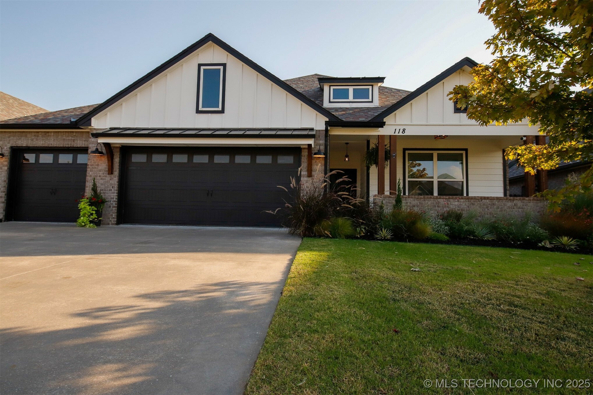 Property Photo: 118 W 130th Place S OK 74037