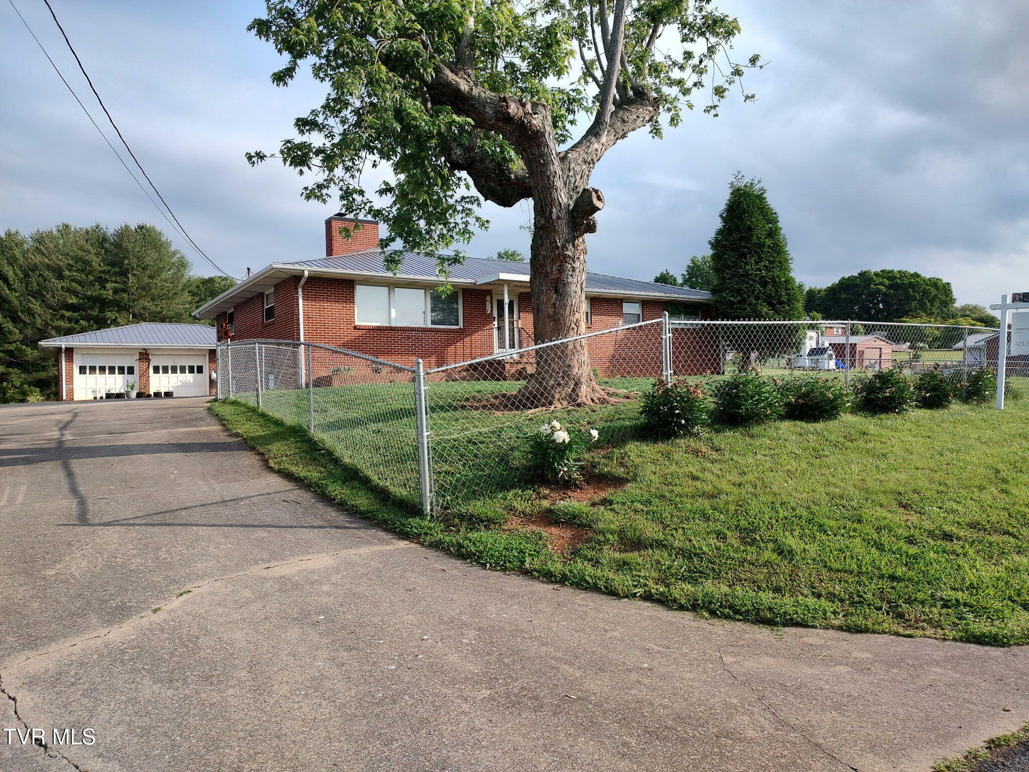 Property Photo: 457 Devault Street TN 37642