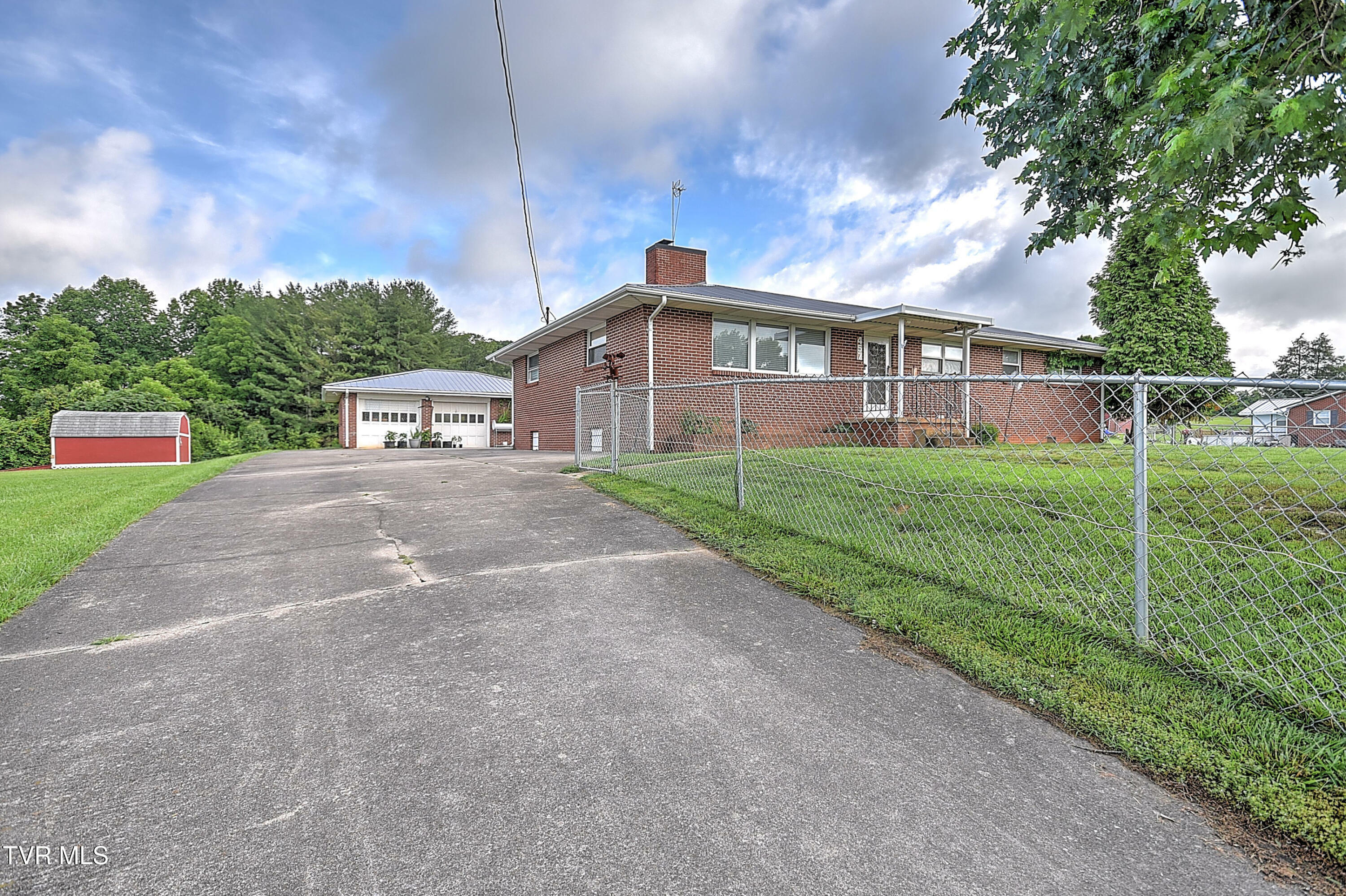 Property Photo: 457 Devault Street TN 37642