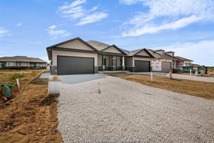Photo de la propriété:  105 Brighton Place  ON N7L 0G7 