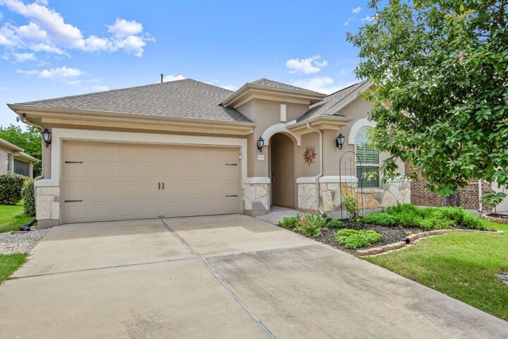 Property Photo: 5079 Lunata Way TX 78665