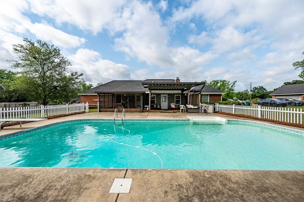 Property Photo:  105 Fowler  GA 31763 