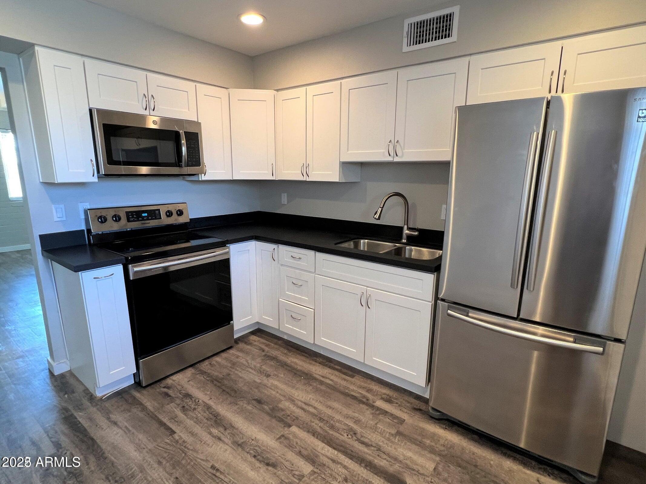 Property Photo: 3630 N 15th Avenue AZ 85015