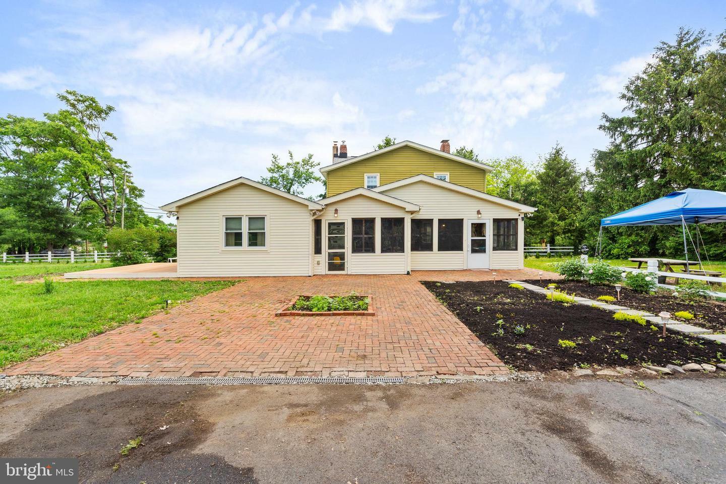 Property Photo: 522 Creek Road NJ 08057