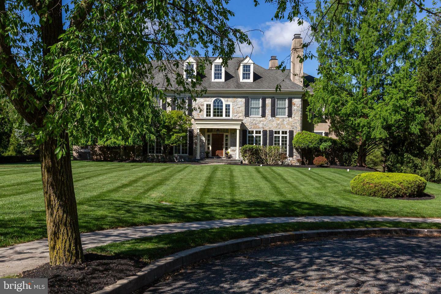 Property Photo: 211 Twinings Lane PA 19087