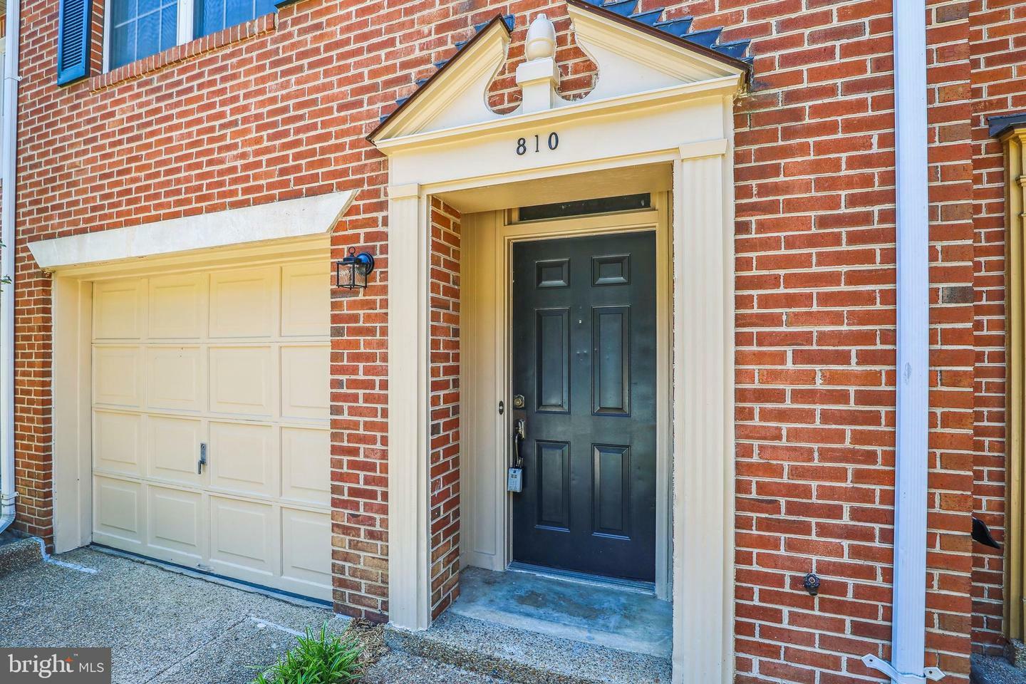 Property Photo:  810 N Fayette Street  VA 22314 