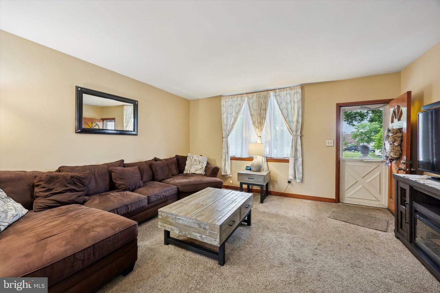 Property Photo: 929 Beaver Street PA 19007