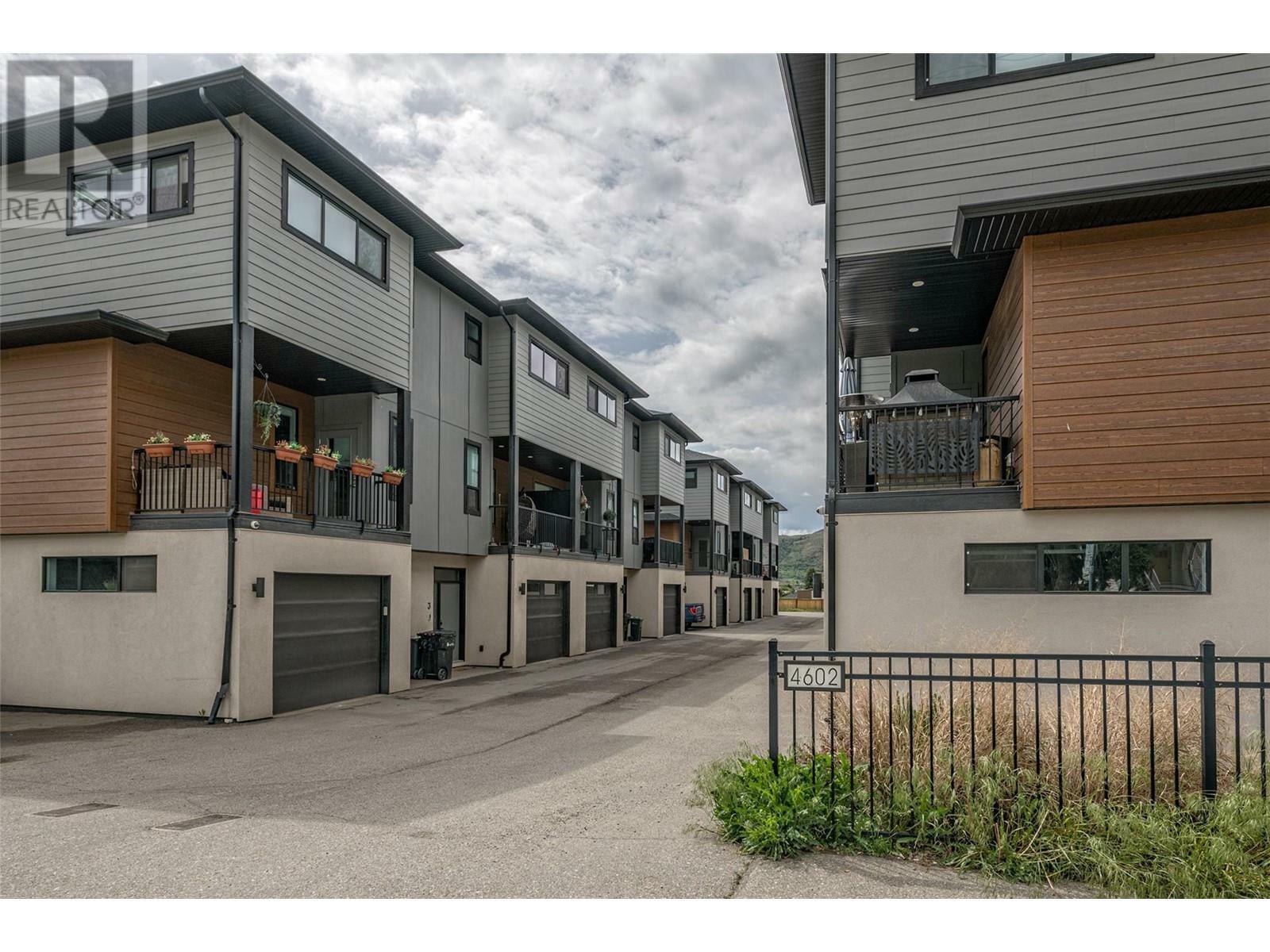 Photo de la propriété: 4602 20 Street 8 BC V1T 4E5