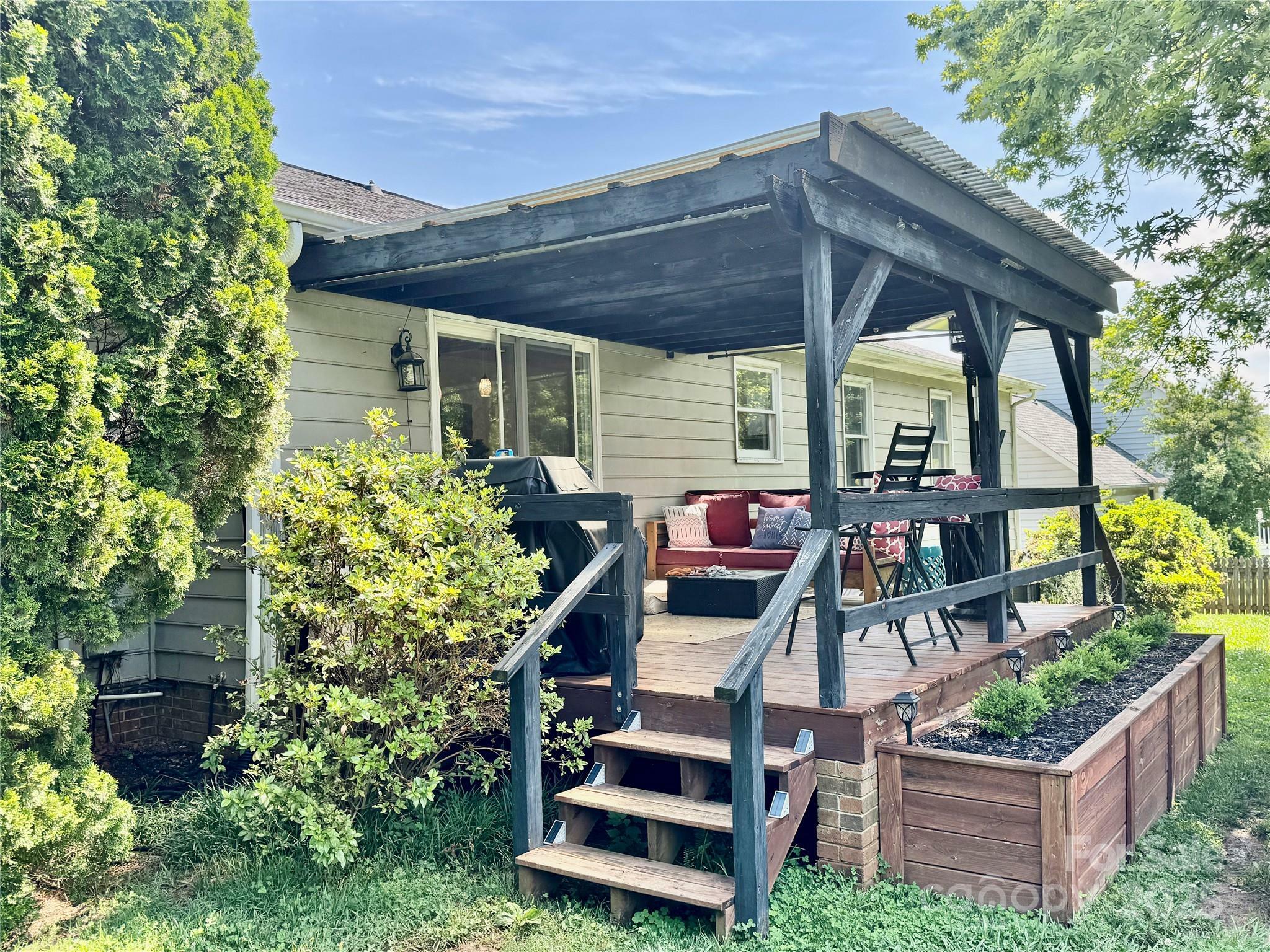 Property Photo: 2810 Elizabeth Avenue NC 28150