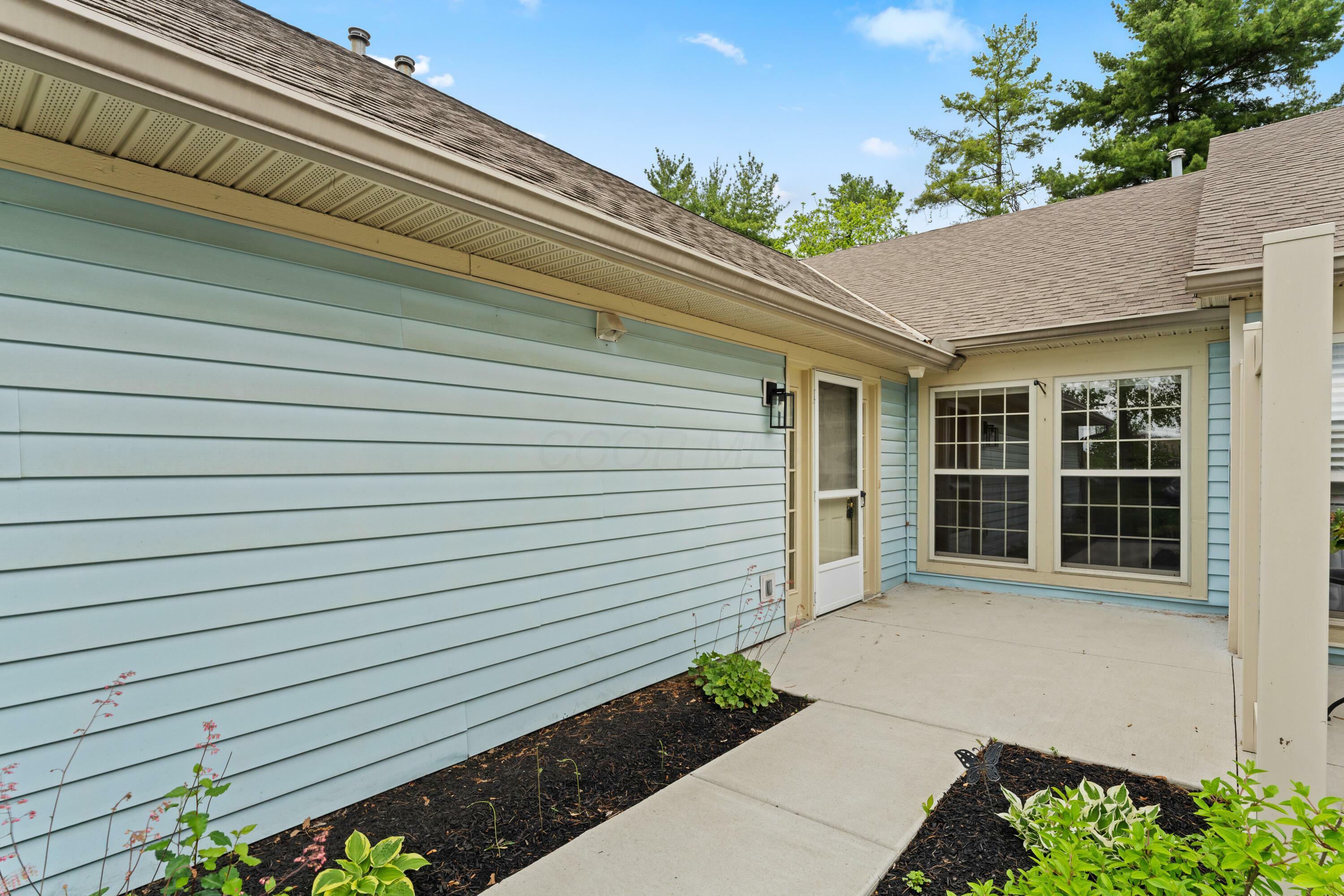 Property Photo: 478 Three Oaks Court OH 43230