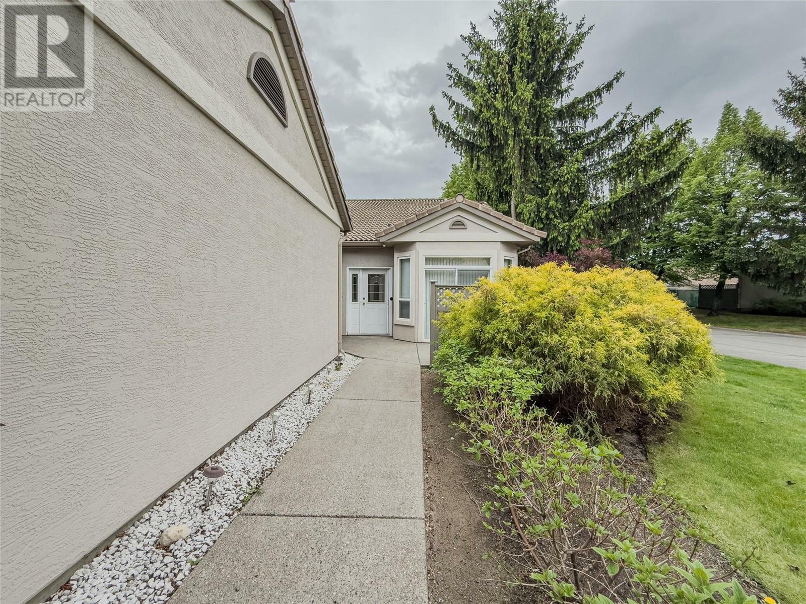 Property Photo: 650 Harrington Road 102 BC V2B 6T7