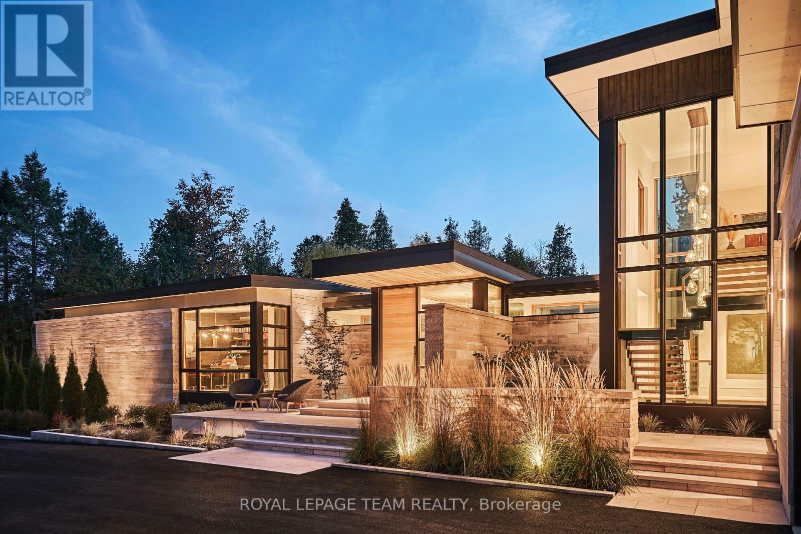 Property Photo: 20 Kanata Rockeries ON K2K 3P4