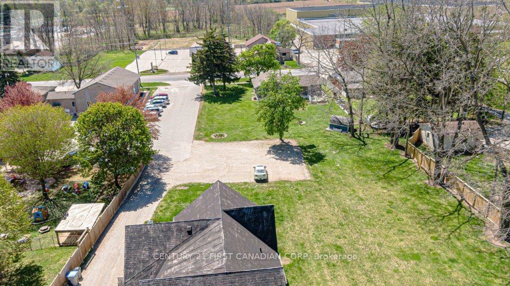 Photo de la propriété: 431 Albert Street ON N7G 1W8