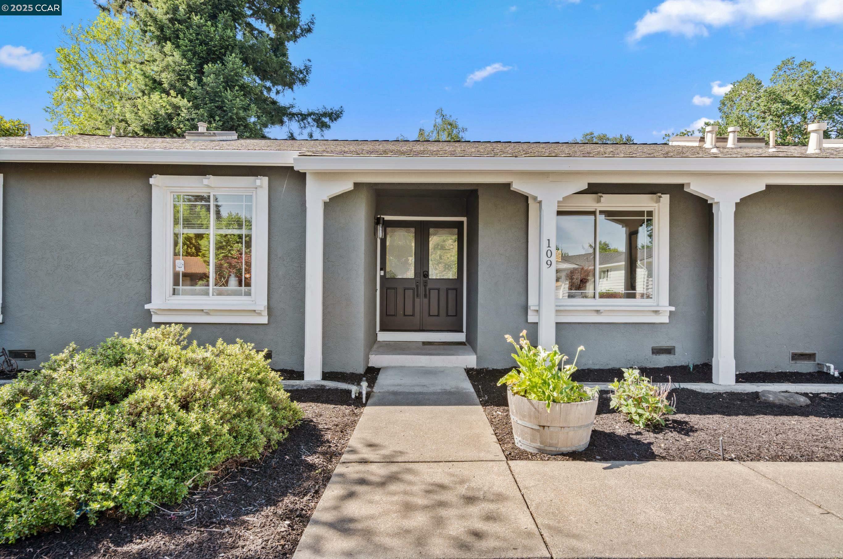 Property Photo: 109 Baldwin Dr CA 94526