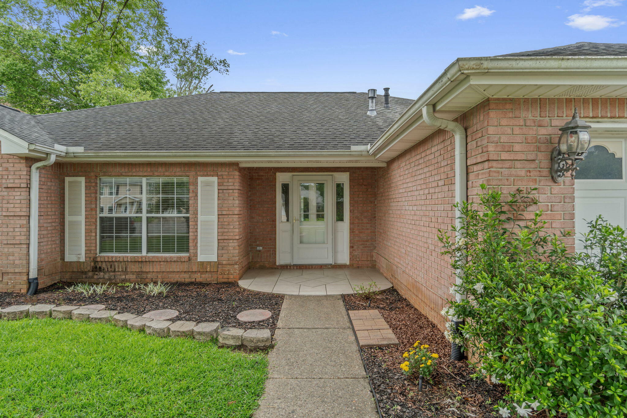Property Photo:  208 Linda Cove  FL 32547 