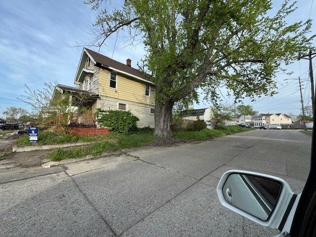 Property Photo: 1201 E 21st Street PA 16503