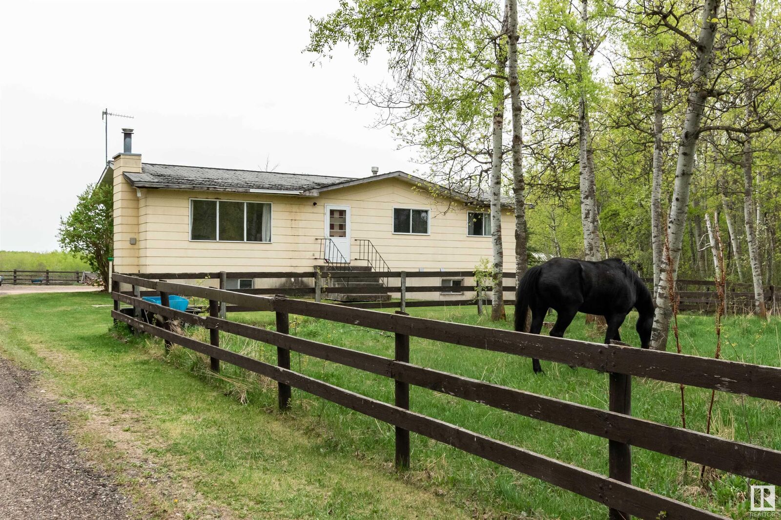 Property Photo: 51331 Rge Road 224 97 AB T8C 1H3