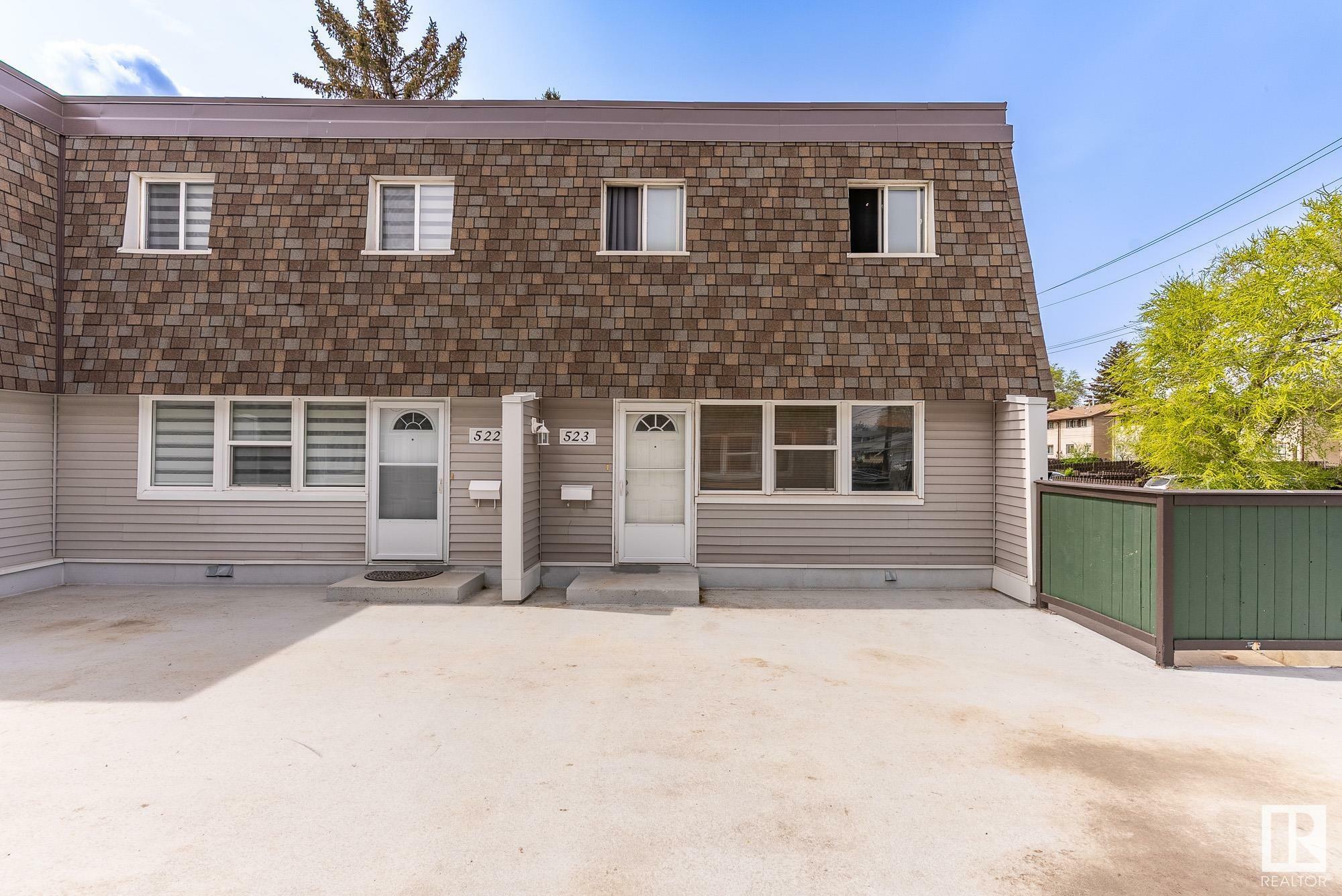 Property Photo: 523 Village On The Green Green NW AB T5A 1H2