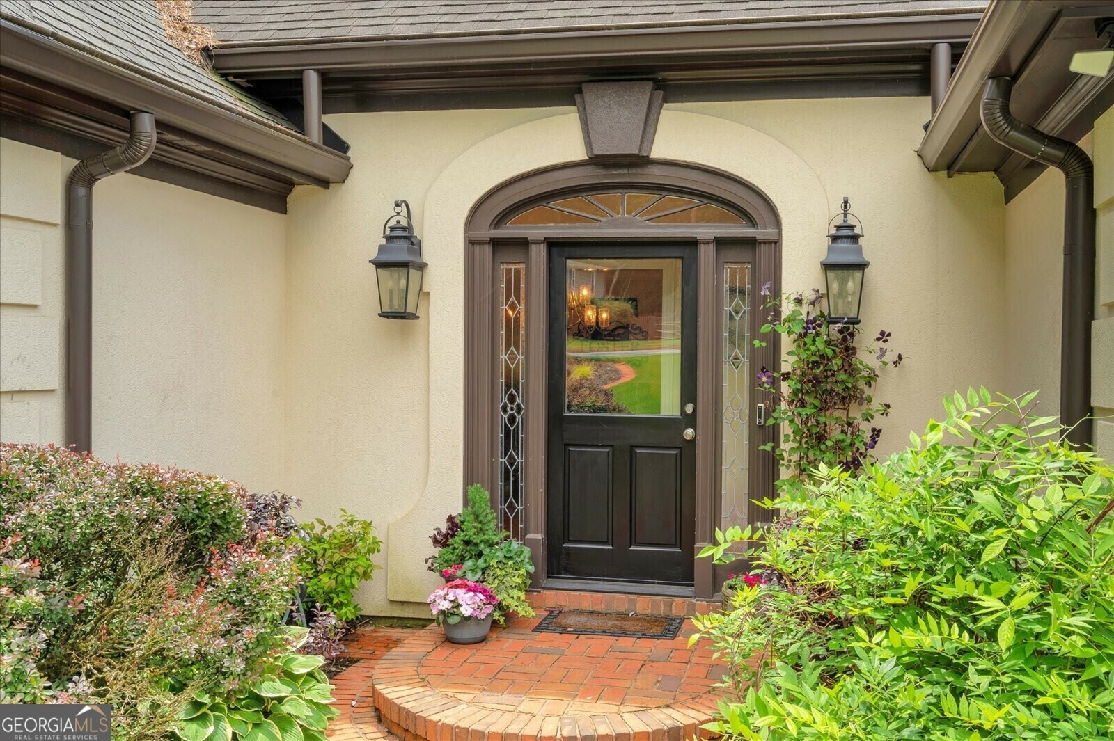 Property Photo: 2715 Woods Ridge Drive GA 30022