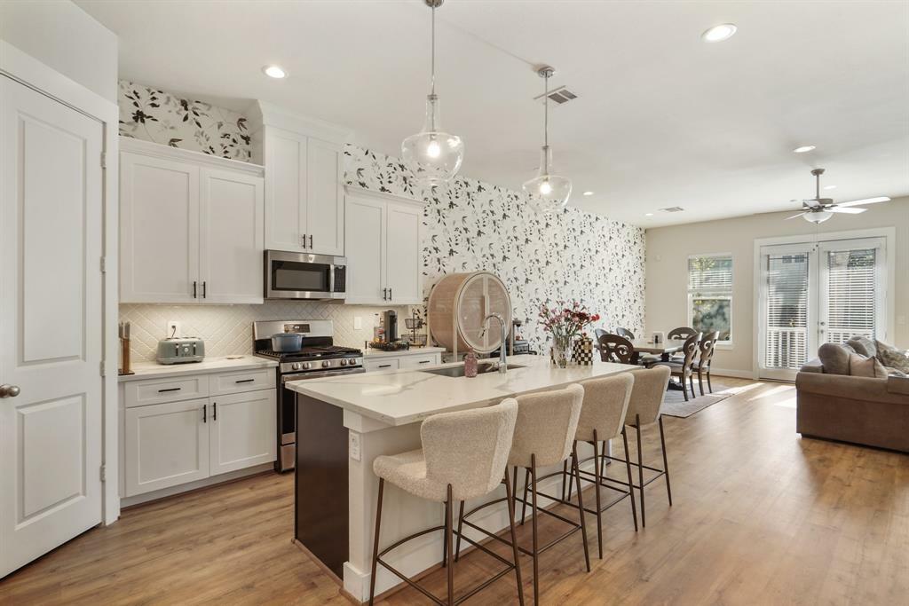 812 E 37th Street B  Houston TX 77022 photo