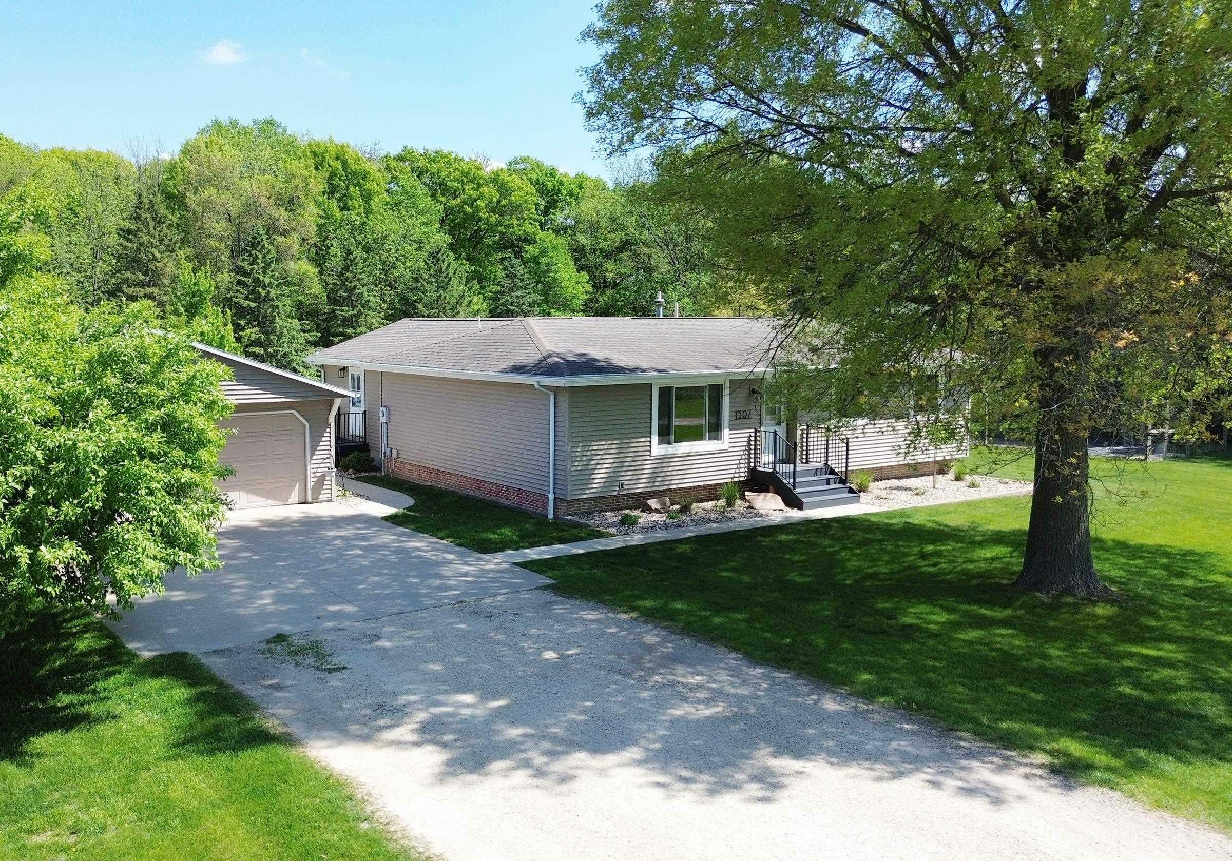 Property Photo: 1307 SE 5th Avenue IA 50677