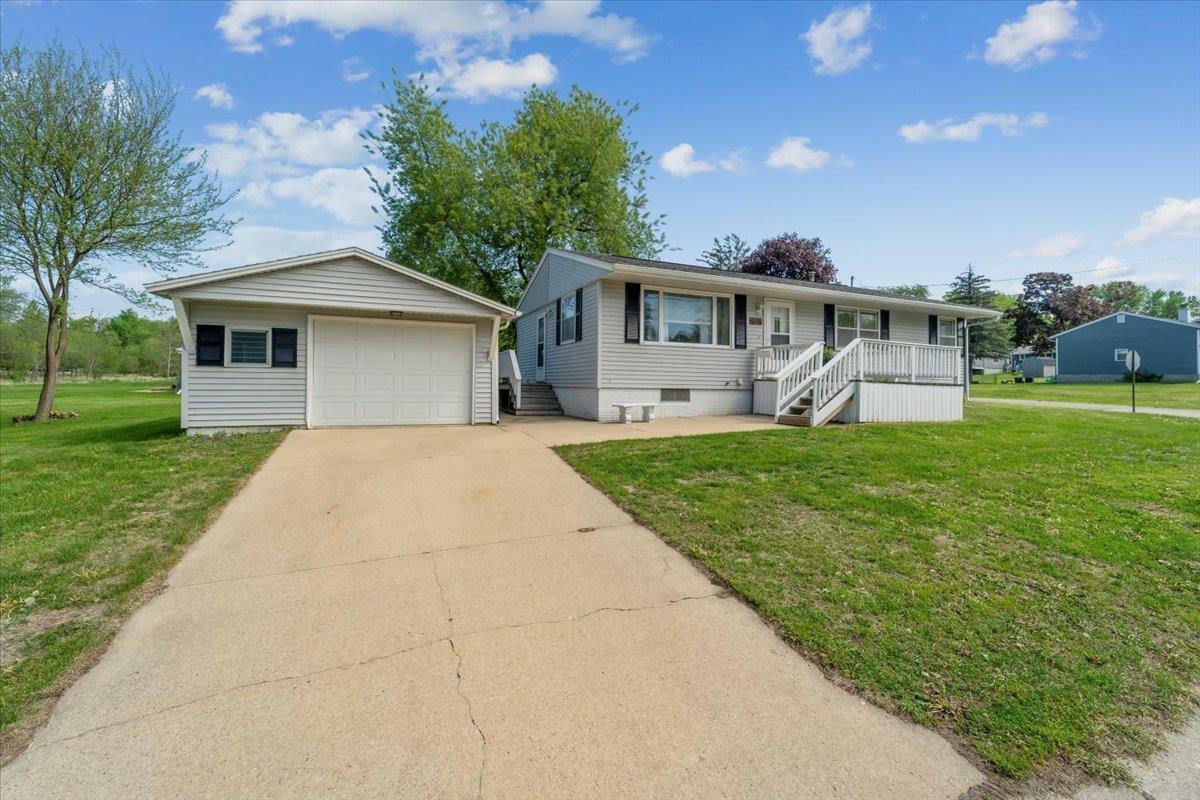 Property Photo: 505 6th St NE IA 50662