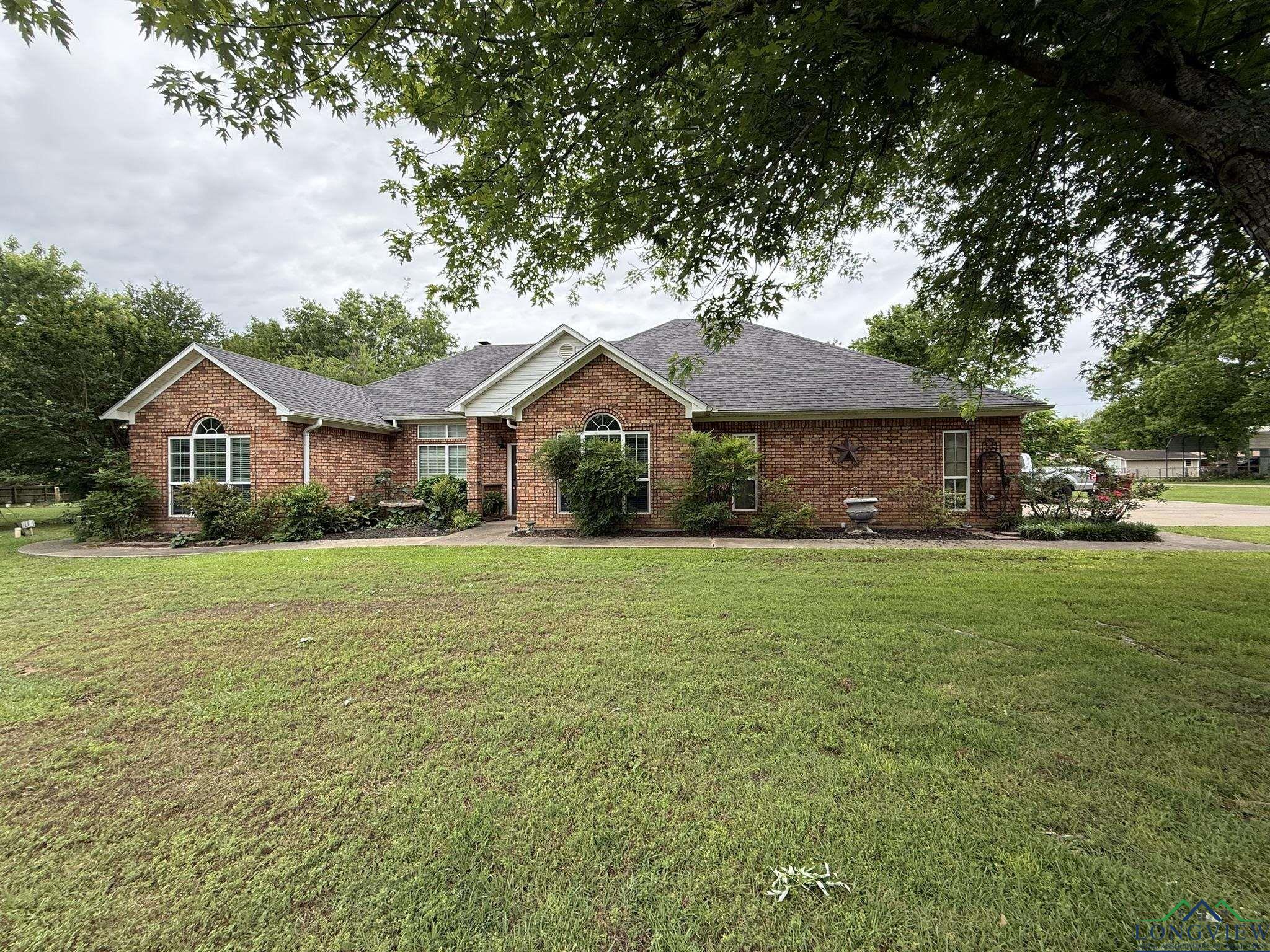Property Photo: 302 Meadowbrook Lane TX 75683