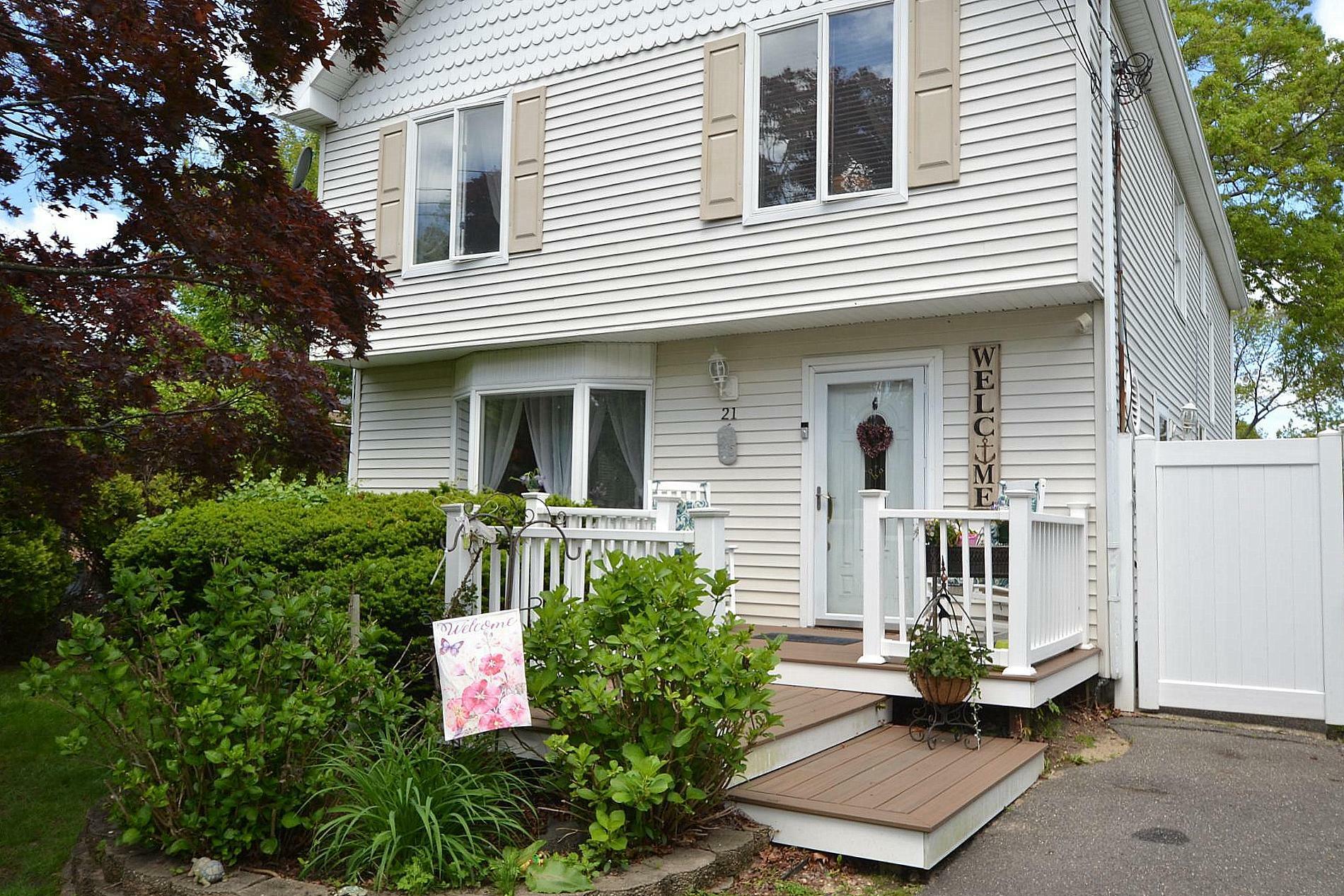Property Photo:  21 Northern Boulevard  NY 11967 