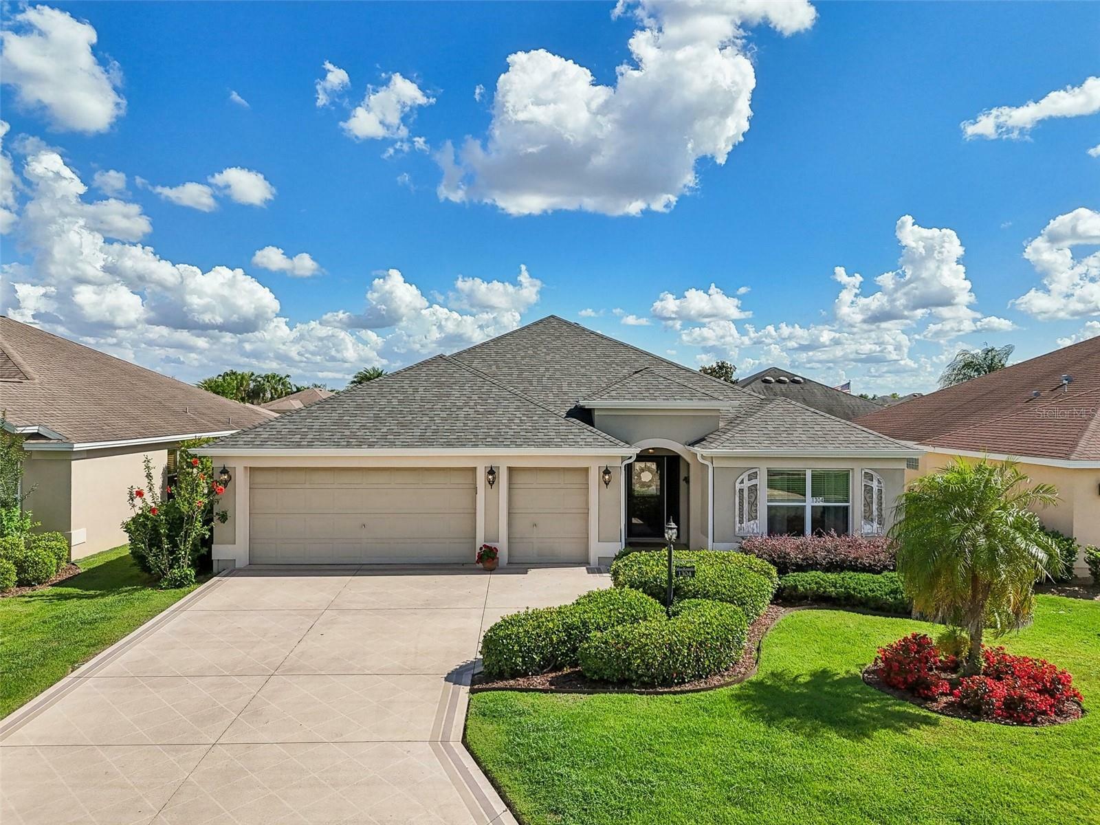 Property Photo: 1304 Zombar Place FL 32163
