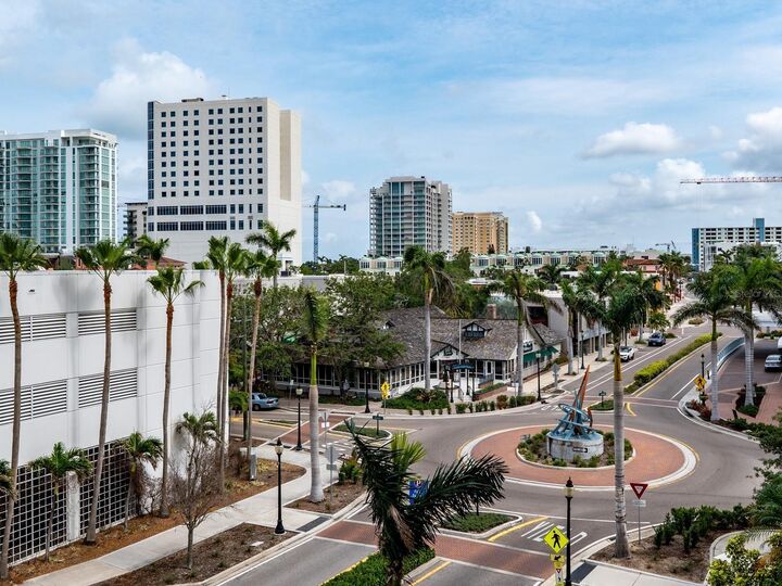 Property Photo: 1255 N Gulfstream Avenue 402 FL 34236