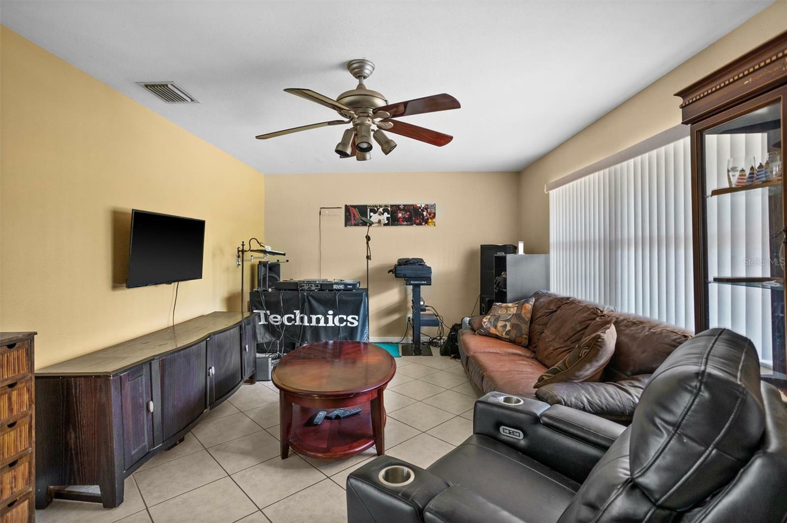 Property Photo: 1226 Hermitage Avenue FL 33764