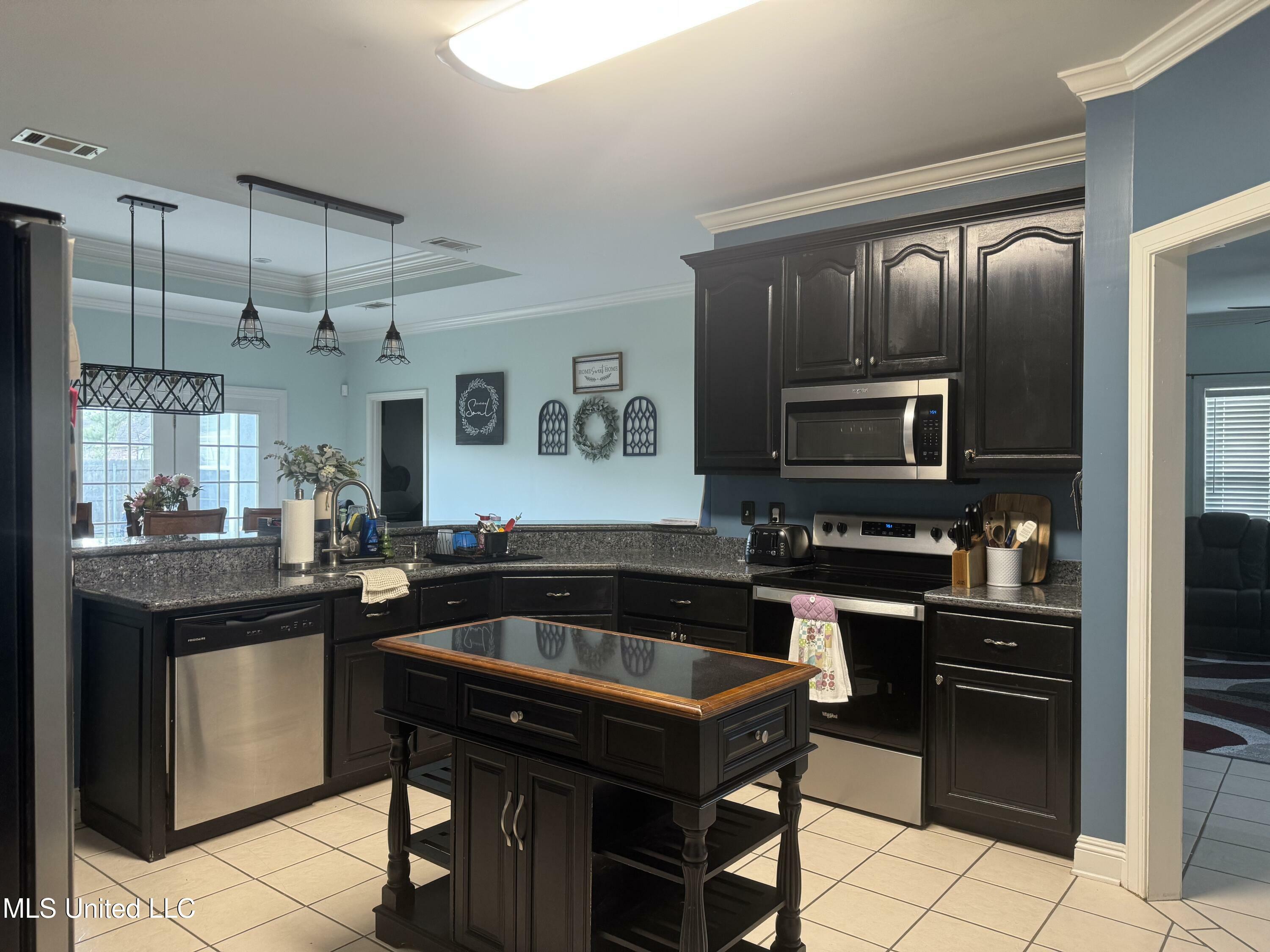 Property Photo: 2004 Bayou View Circle MS 39553