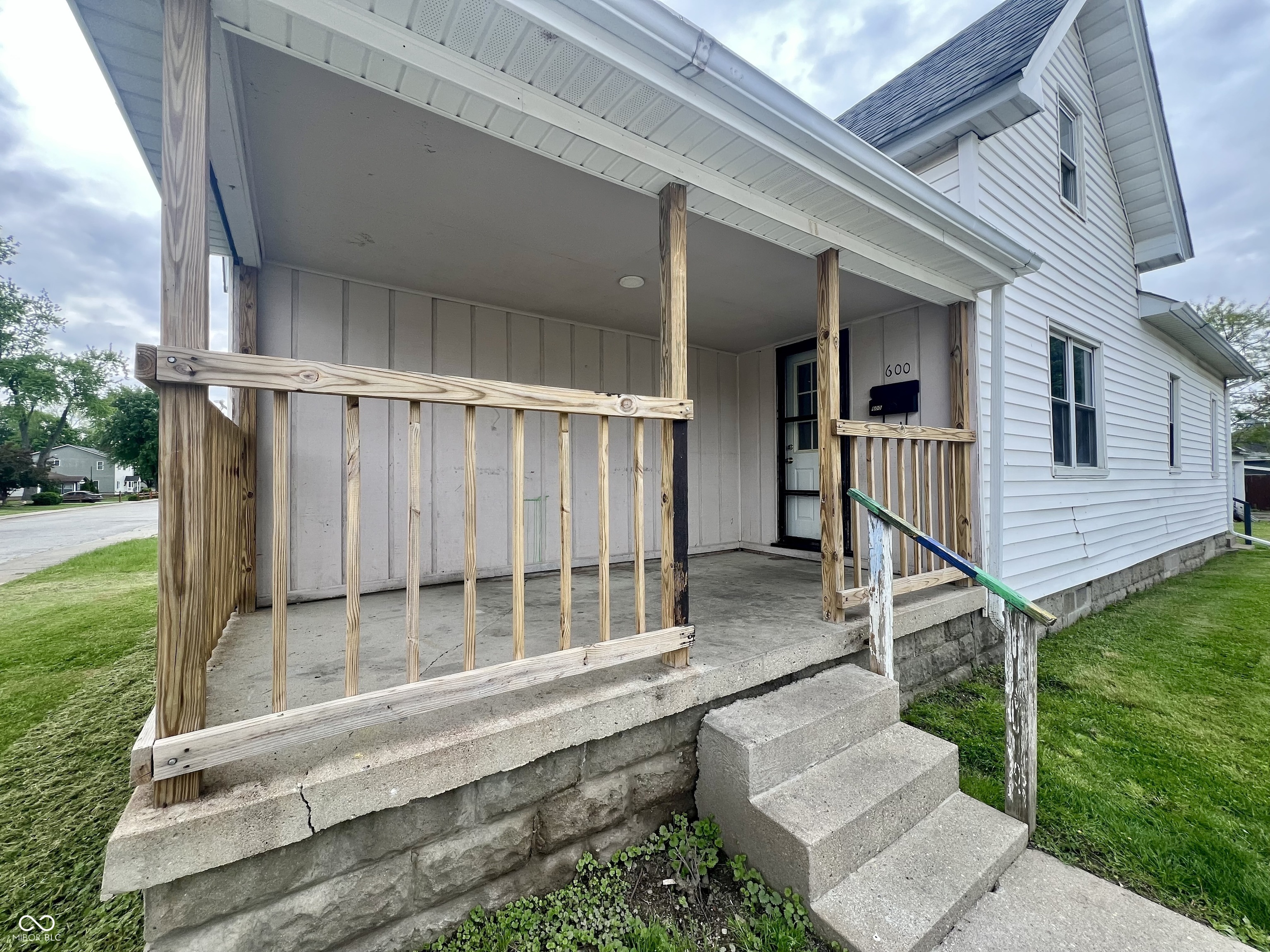 Property Photo: 600 S Oak Street IN 46040