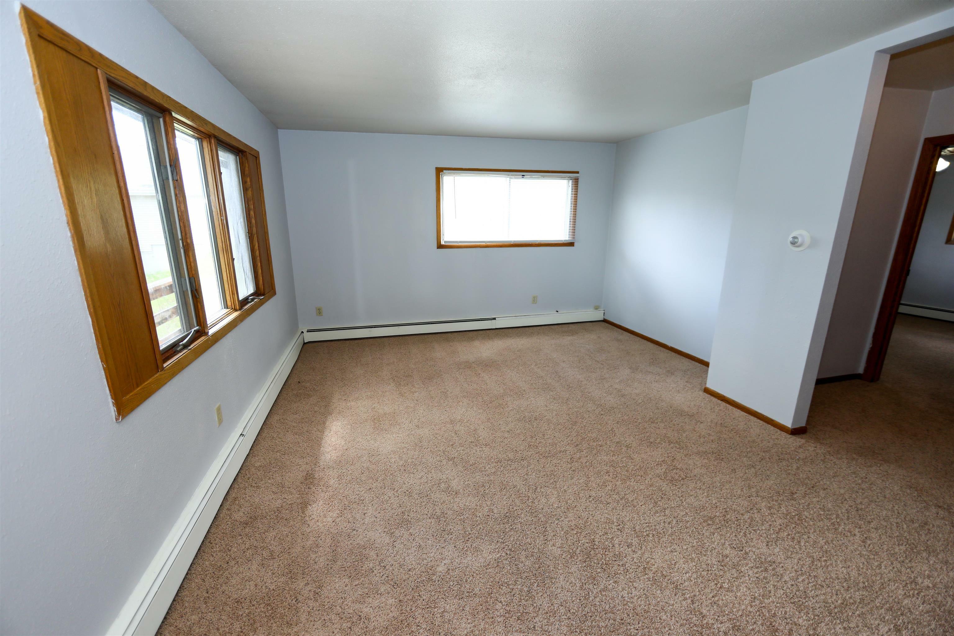 Property Photo: 916 12th Ave ND 58703
