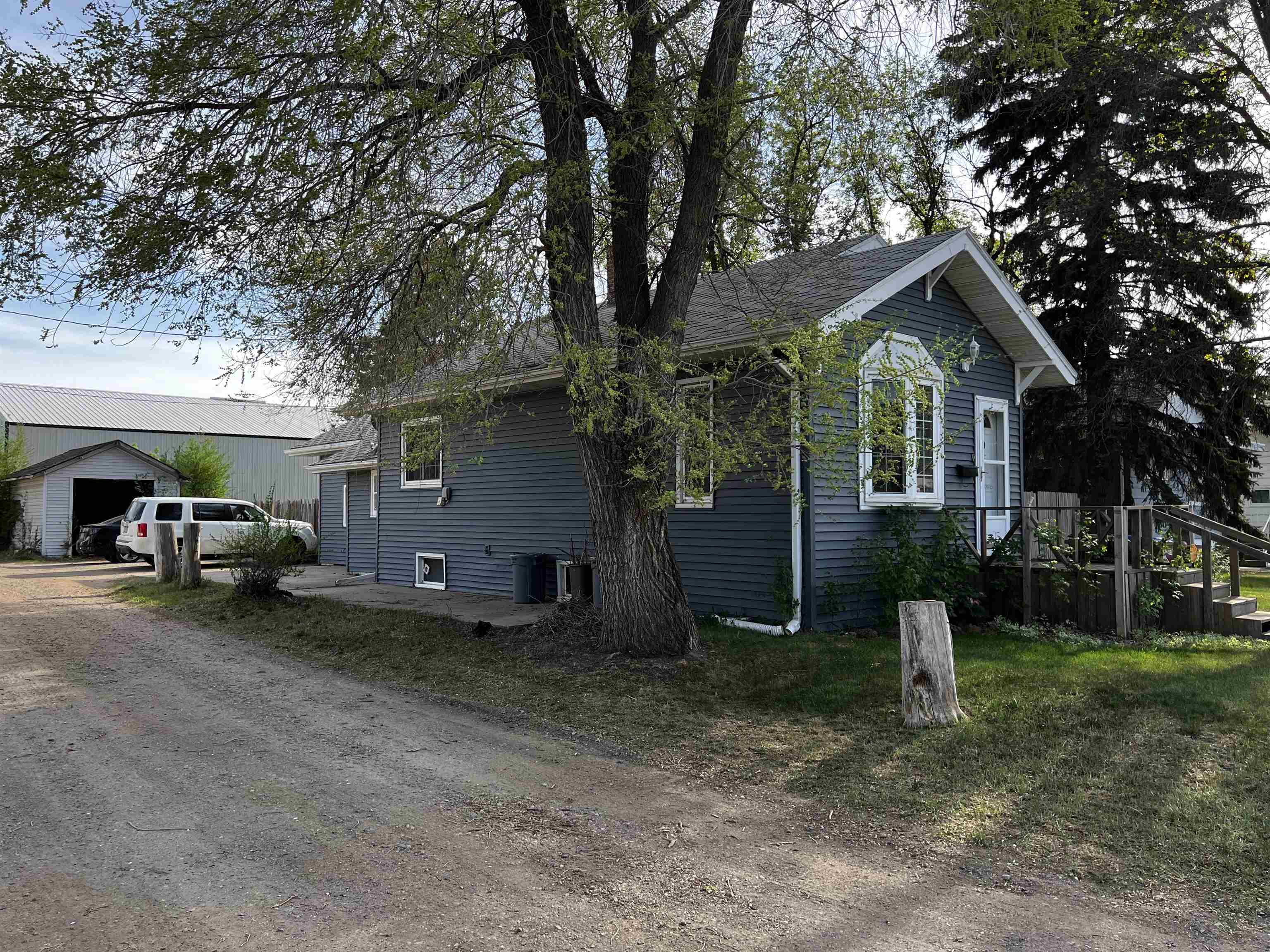 Property Photo: 410 6th Ave NE ND 58703