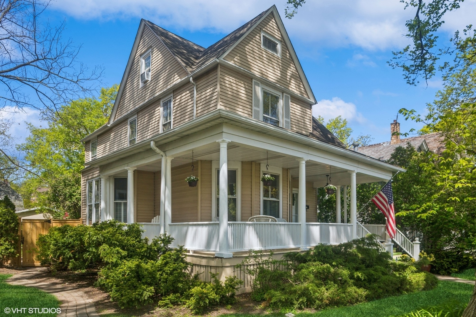 Property Photo: 1022 Elmwood Avenue IL 60202