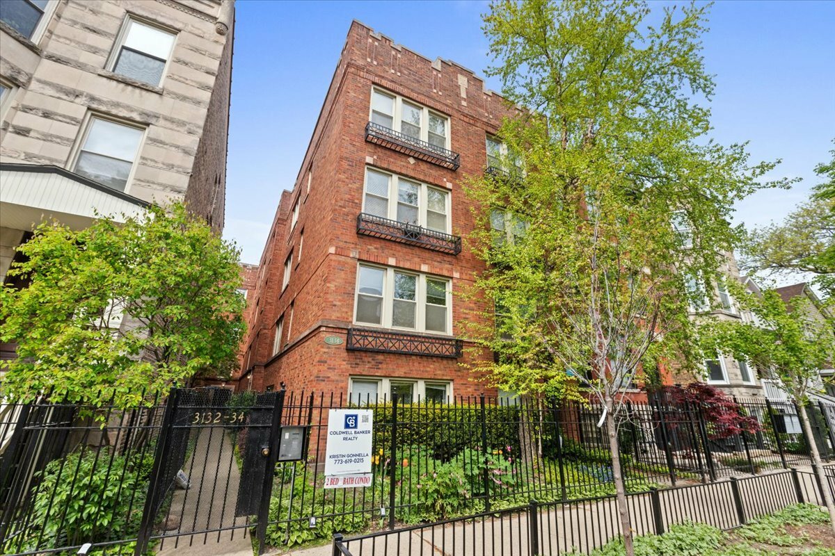 Property Photo:  3132 N Clifton Avenue 2N  IL 60657 