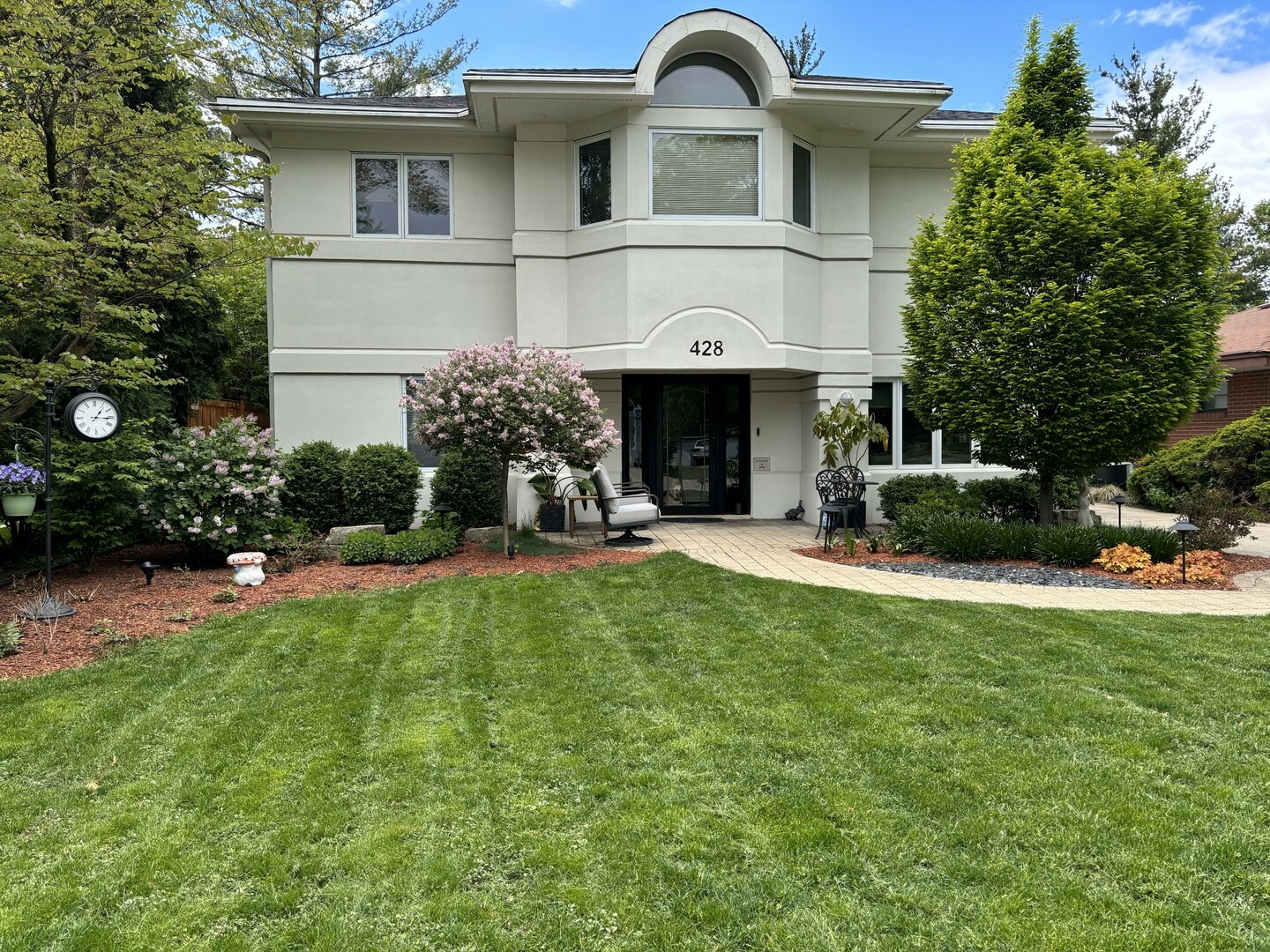 Property Photo: 428 S Hillside Avenue IL 60126