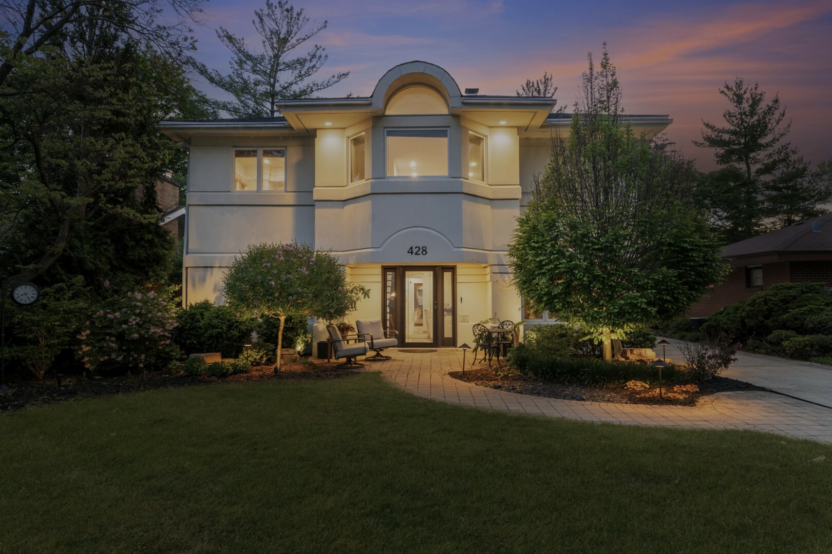 Property Photo: 428 S Hillside Avenue IL 60126