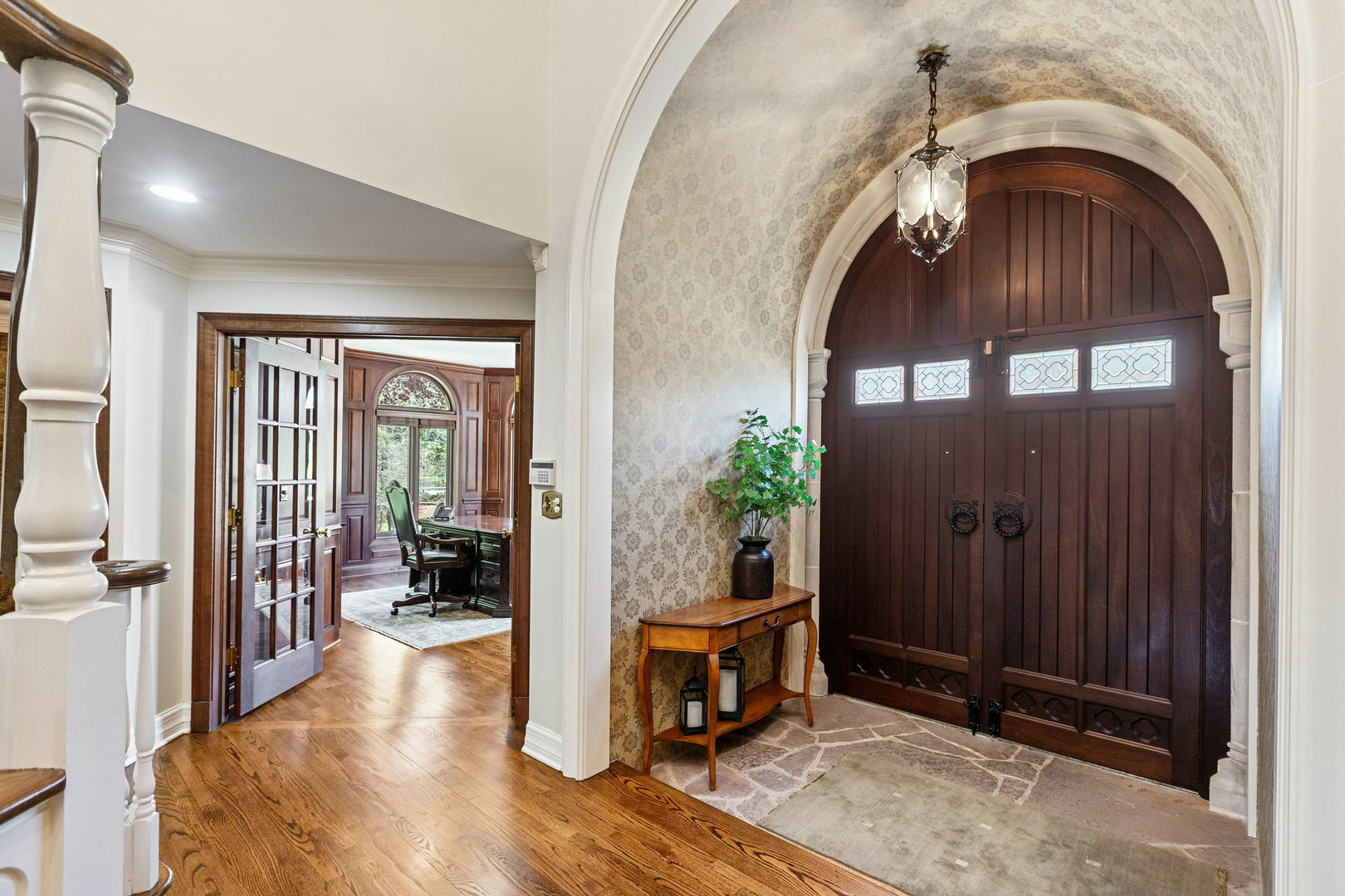 Property Photo: 33 Ketterling Court IL 60010