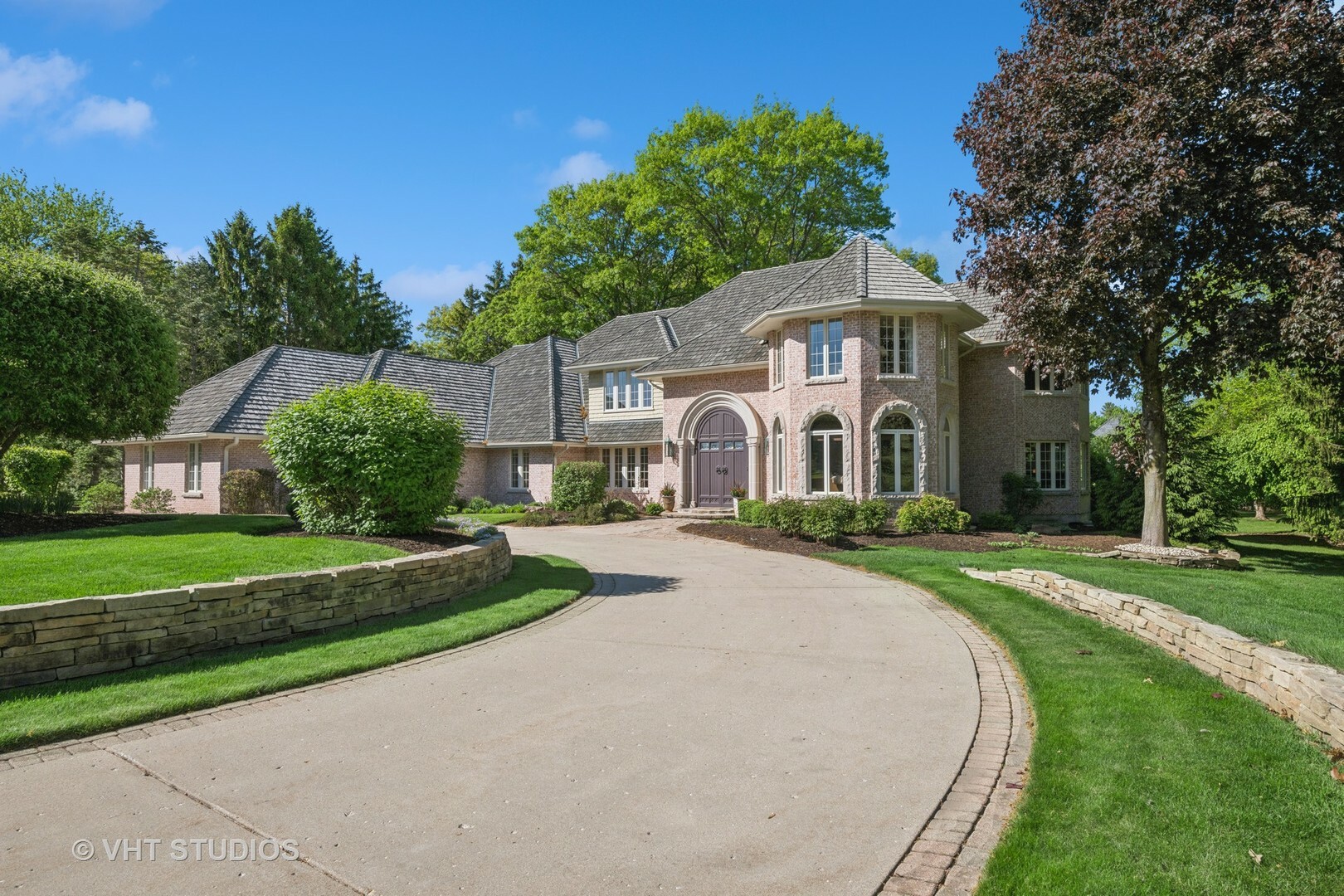 Property Photo: 33 Ketterling Court IL 60010