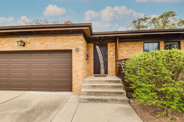 Property Photo:  4234 Suffield Court  IL 60076 