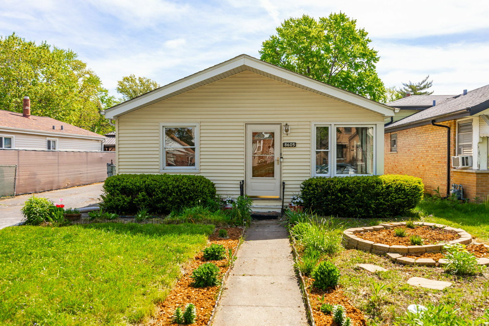 Property Photo: 8605 Long Avenue IL 60459